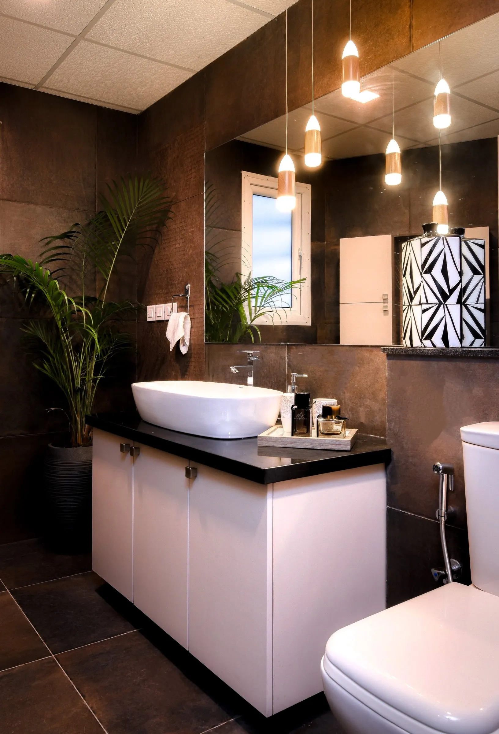 Bathroom with espresso tiles
